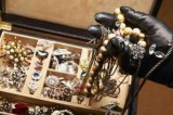 Avellino – I ladri di gioielli colpiscono ancora: furto alla gioielleria Antico Scrigno