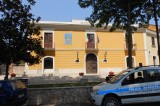 Montefredane, la Soprintendenza intima la rimozione delle piastrelle dalla facciata del comune Montefredane, la Soprintendenza intima la rimozione delle piastrelle dalla facciata del comune