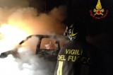 Auto in fiamme a Montoro, provvidenziale l’intervento dei vigili del fuoco