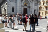 Avellino – Enzo Miccio in città. Folla di curiosi al Rosario