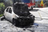Caposele – Auto va in fiamme danneggiando casa adiancente Caposele – Auto va in fiamme danneggiando casa adiancente