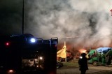 Capannone agricolo a fuoco – L’intervento dei caschi rossi Capannone agricolo a fuoco – L’intervento dei caschi rossi