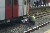 S.Giovanni – Uomo sotto un treno: tragedia sfiorata