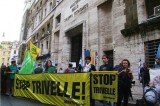 Greenpeace: “La paura di Renzi costa agli italiani oltre 400 milioni”