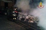 Grave incendio a Mugnano, quattro automobili distrutte