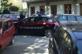Aggredito per movente passionale, quattro giovani denunciati dai Carabinieri