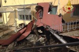 Raffiche di vento in Irpinia, danni al tetto di una scuola di Ariano Irpino