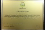 Il Sindaco Paolo Foti dona una targa a Valentina Bevilacqua