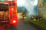 Altavilla Irpina – Auto in fiamme in via Sant’Angela, l’intervento dei vigili del fuoco