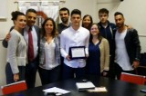 Lo studente irpino, Rosolino Messina, riceve la Borsa di Studio dal Rotaract