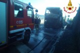Incidente sull’A16, si incendia un autobus con a bordo 45 persone