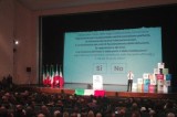 “Basta un Sì”, Renzi ad Avellino cita Croce: “Il politico onesto è il politico capace”