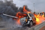 Auto in fiamme in autostrada – Traffico in tilt da Baiano