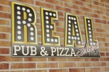 “Real Pub & Pizza Show” – Il Veglione di Gigi e Ross tra comicità e tradizione irpina