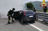 Baiano – Auto prende fuoco sull’autostrada