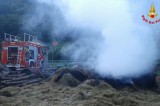 Bagnoli Irpino – Balle di fieno in fiamme, intervengono i Vigili del Fuoco