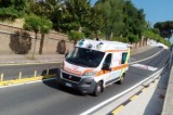 Altavilla Irpina – Auto si schianta sui veicoli in sosta, tre giovani in ospedale