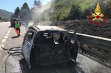 Incendi sull’A16, due veicoli in fiamme
