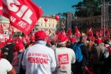 Cgil, Cisl e Uil insieme manifestano contro il Def e per la modifica delle pensioni