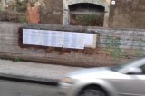 Affissioni abusive, rimosse le scritte apparse in città