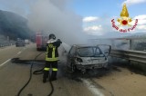 Monteforte Irpino – Autovettura in fiamme su A16