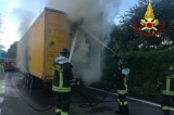 Atripalda – Tir in fiamme sul raccordo autostradale Avellino-Salerno