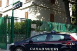 Preleva 1200 euro con la carta rubata al vicino: denunciato dai Carabinieri