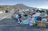 Torre del Greco sommersa dai rifiuti, scontro tra sindacati a azienda appaltatrice per l’assunzione di 5 dipendenti attualmente detenuti