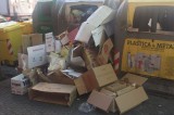 Napoli – Vomero: imballaggi di cartone abbandonati per strada a ogni ora del giorno