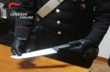 Scampitella – Grosso coltello occultato sull’autocarro: 40enne denunciato dai carabinieri