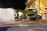 Aiello del Sabato (AV): Incendio coinvolge autovettura in sosta