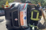 Roma – Si ribalta autombulanza, ferito l’autista Roma – Si ribalta autombulanza, ferito l’autista