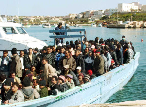 IMMIGRAZIONE: A LAMPEDUSA IN NOTTATA ALTRI 310 CLANDESTINI