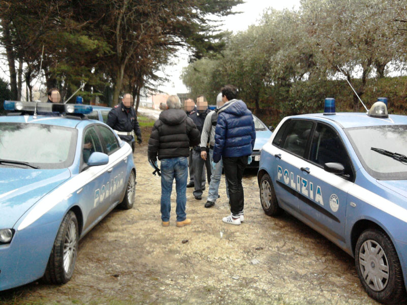 polizia rissa extracomunitari
