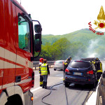auto in fiamme