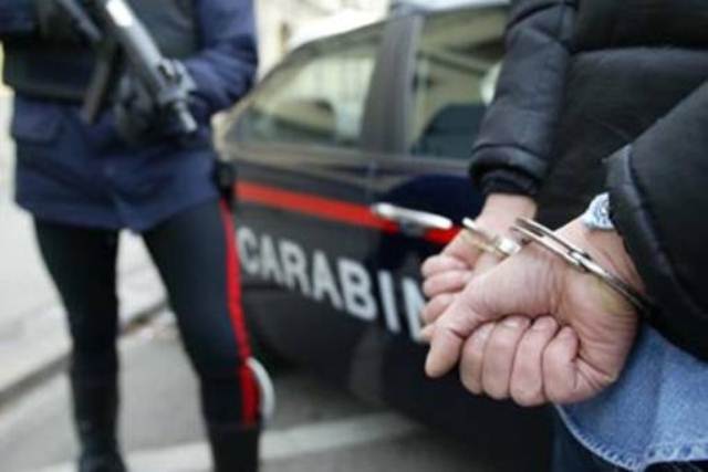 arresto carabinieri manette g