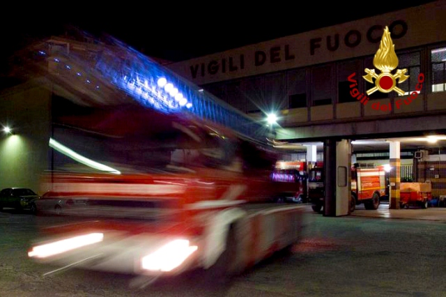 vigili del fuoco in partenza