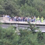 Bus in scarpata: su luogo incidente la vicinanza della gente