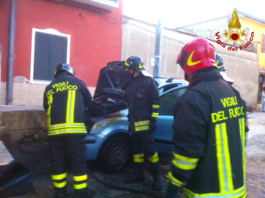 Incendio_auto_Baiano
