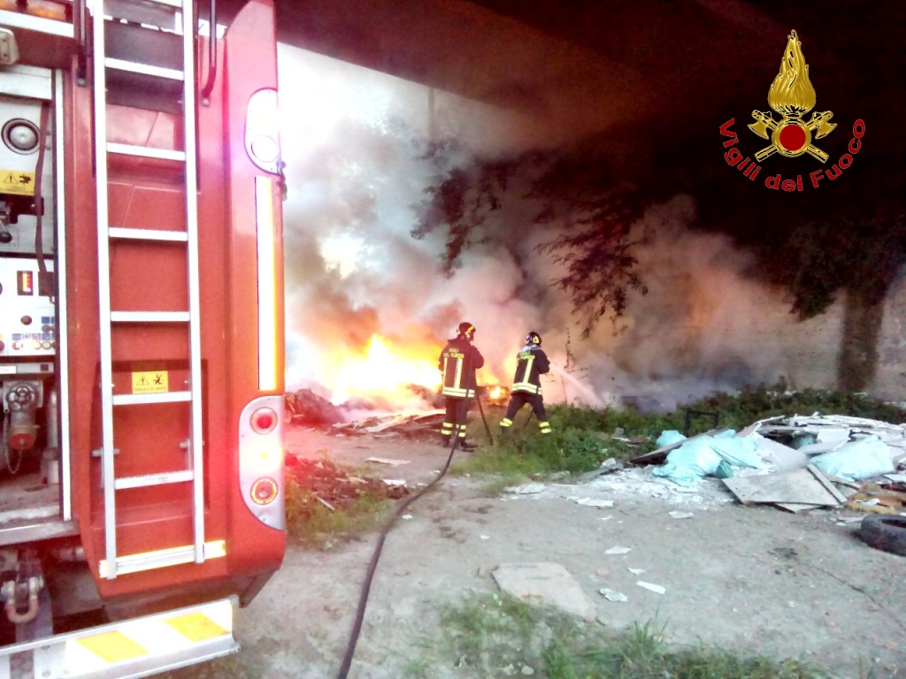 Incendio_discarica_Arcella