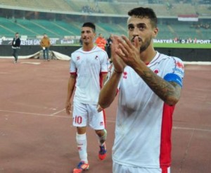 BARI BRESCIA serie B nella foto Ciccio Caputo mentre saluta i tifosi della curva nord a fine partita Foto Arcieri