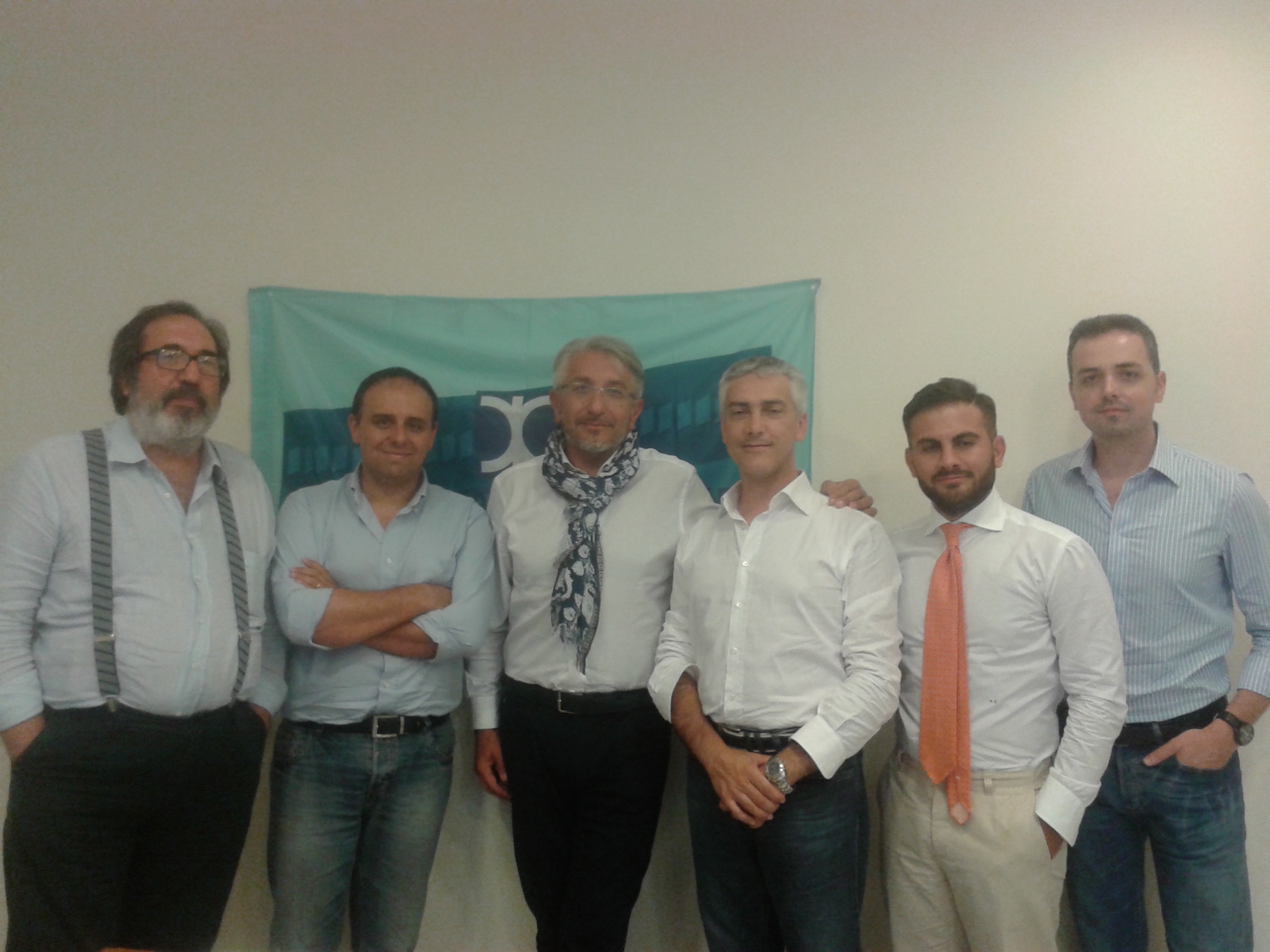 amoroso insieme ad alcuni cooperatori