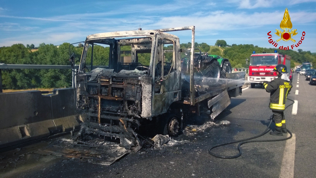 Incendio camion A16 Napoli - Canosa