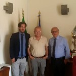 casal di principe. sindaco al centro, gubitosi a sinistra del sindaco, a destra assessore
