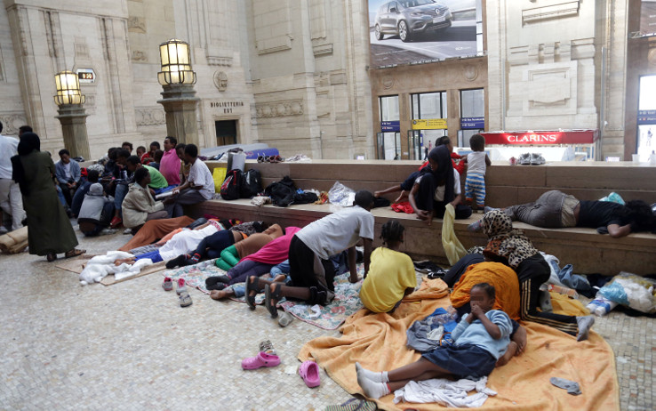 milano_immigrazione_1_profughi_stazione_centrale_fotogramma__8_