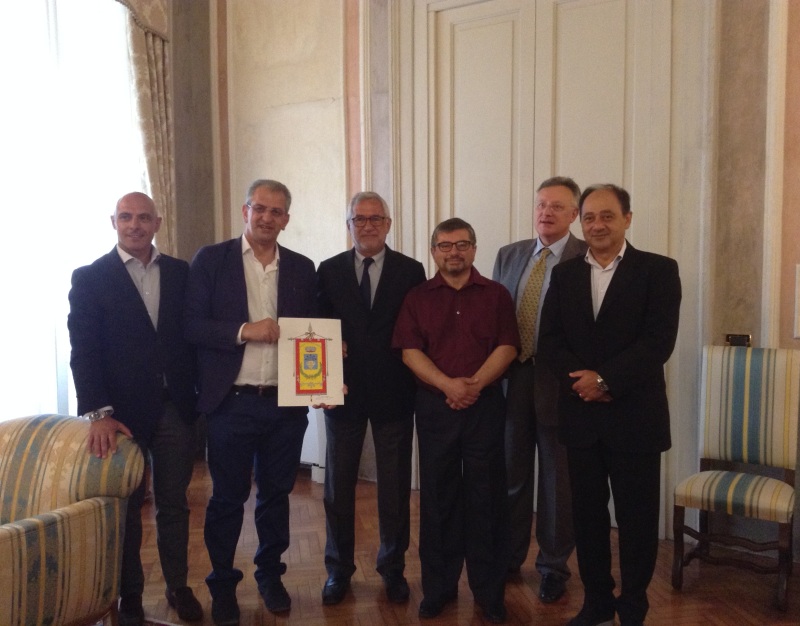Cerimonia di consegna del gonfalone in Prefettura