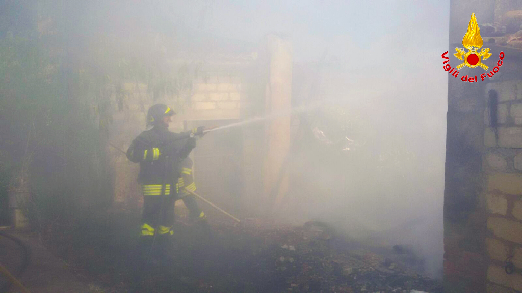 Incendio capannone Ariano Irpino