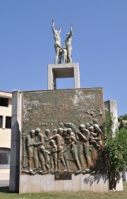 Monumento_in_Piazza_del_Popolo