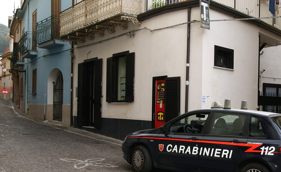 carabinieri quadrelle tabacchino