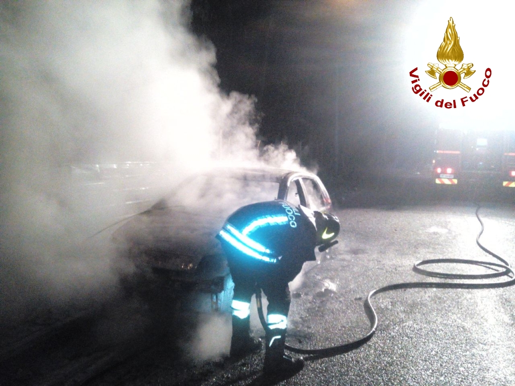 Incendio autovettura Baiano